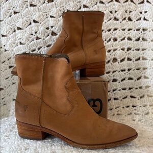 Frye Women's Tan Leather Ankle Boots